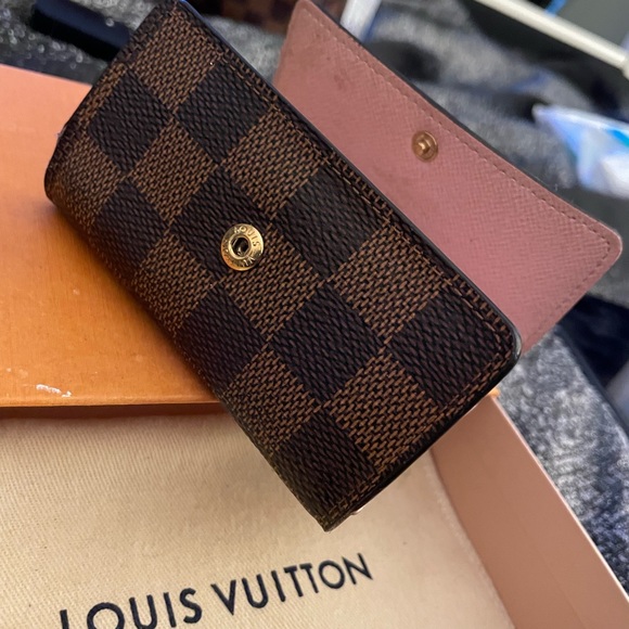 LOUIS VUITTON 6 Ring Key Holder - Picture 6 of 13